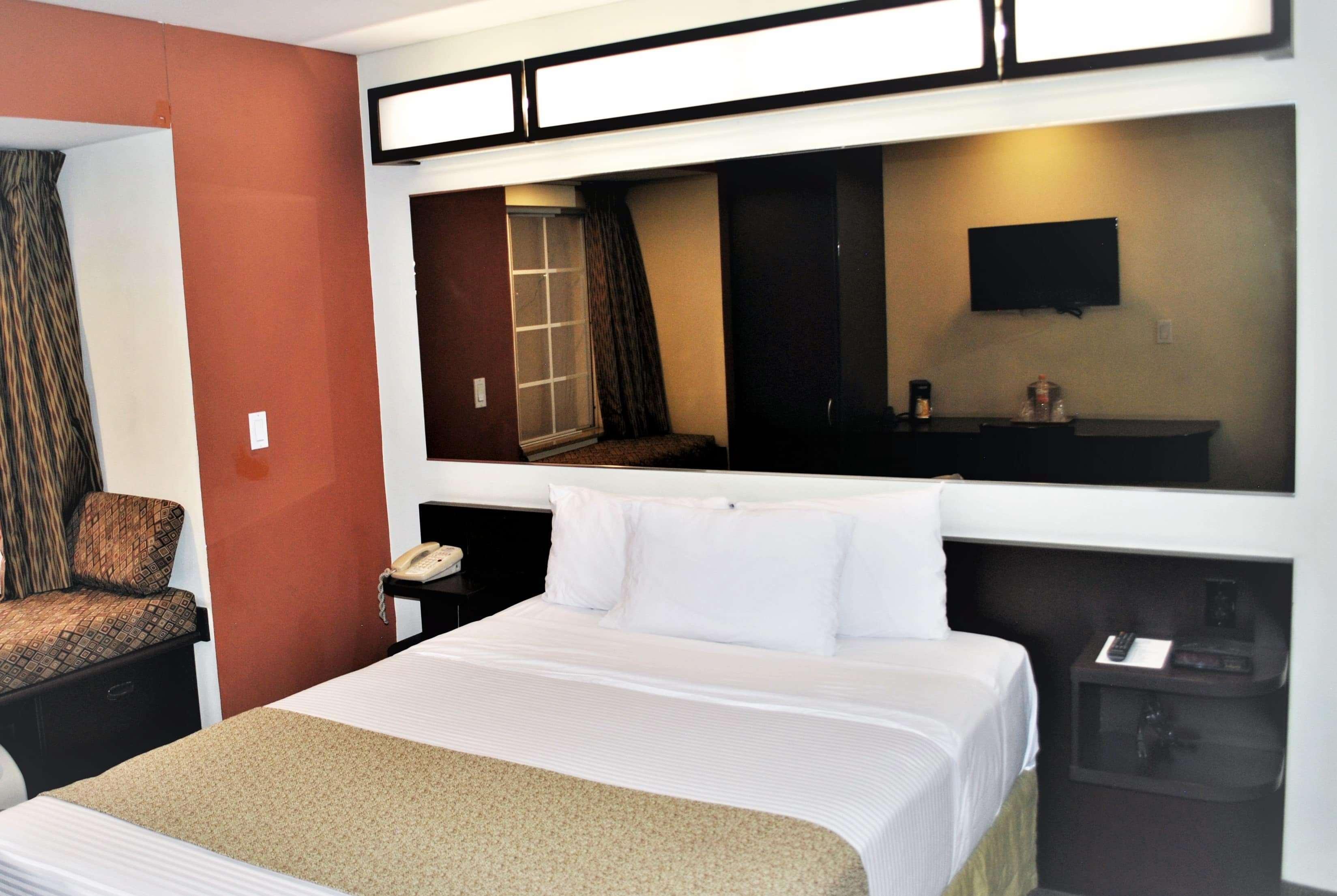 Microtel Inn And Suites By Wyndham Toluca Dış mekan fotoğraf